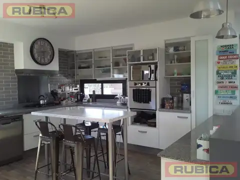 Casa en Alquiler Temporal con 2 cocheras