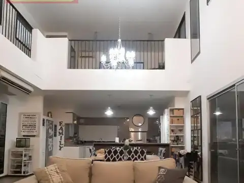 Casa 6 ambientes con 3 baños