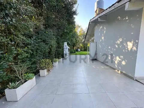 Casa en Venta con 10 cocheras
