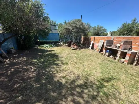 Casa  en calle 4 n° 1446.