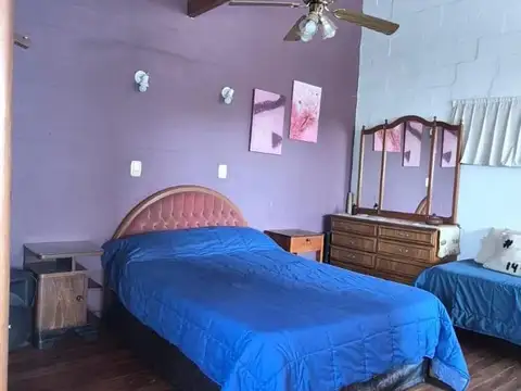 Casa 8 ambientes con 2 baños