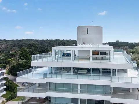 Duplex en venta frente al mar de 4 suites con terraza y pileta 100