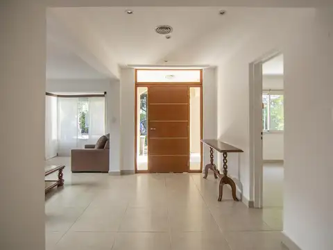Casa 5 ambientes con 4 baños