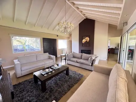 Casa 6 ambientes con 4 baños