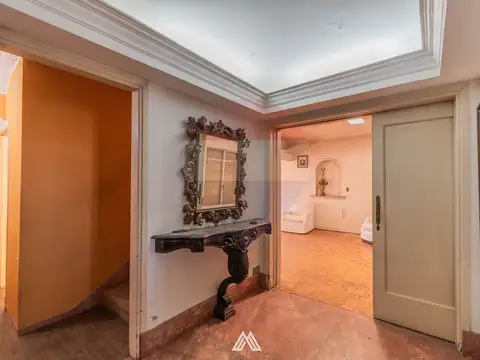 Casa 8 ambientes con 4 baños