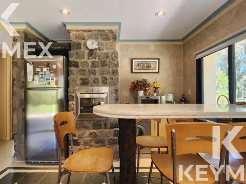 Casa 6 ambientes con 2 baños