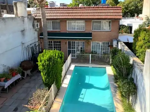 Venta de Casa con 6 amb , piscina, cochera y quincho en Villa Devoto