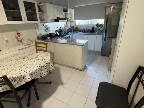 Casa 6 ambientes con 3 baños