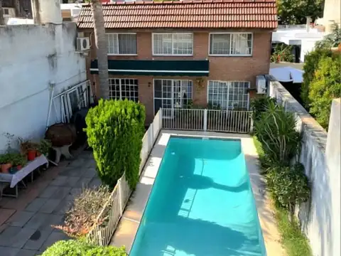 Venta de Casa con 6 amb , piscina, cochera y quincho en Villa Devoto