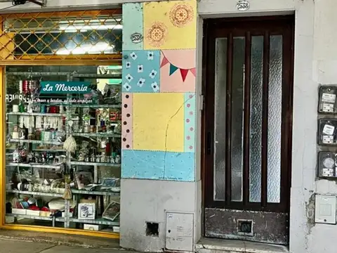 DE CORTE ANTIGUO EN BUEN ESTADO, ES LATERAL