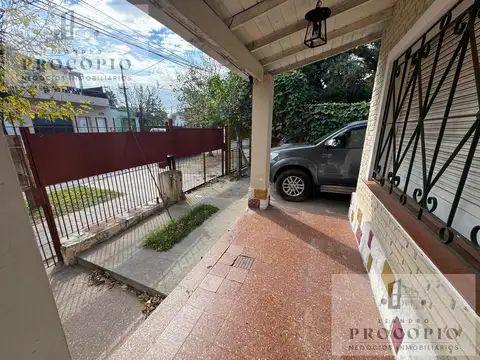 Casa 3 ambientes con 2 baños