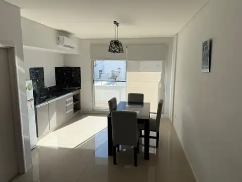 IMPECABLE MONOAMBIENTE c/ BALCON, AMOBLADO