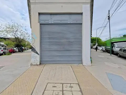 DEPÓSITO EN ALQUILER – VILLA ORTÚZAR – ESQUINA – 300 M²