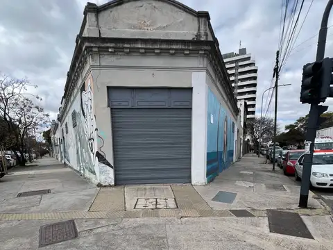 DEPÓSITO EN ALQUILER – VILLA ORTÚZAR – ESQUINA – 300 M²