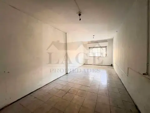 OFICINAS / SALON 1er PISO SIN EXPENSAS BAÑOS - COCINA