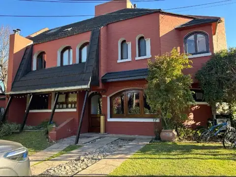 Casa en venta - 4 Dormitorios 4 Baños - 300Mts2 - San Miguel