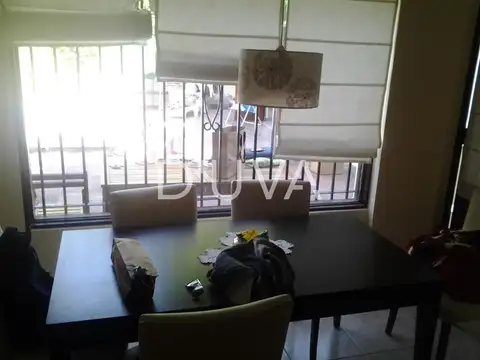 Casa 6 ambientes con 2 baños