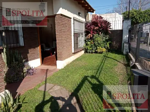 EXCELENTE CHALET DE 3 AMBIENTES CON PARQUE,QUINCHO Y PISCINA