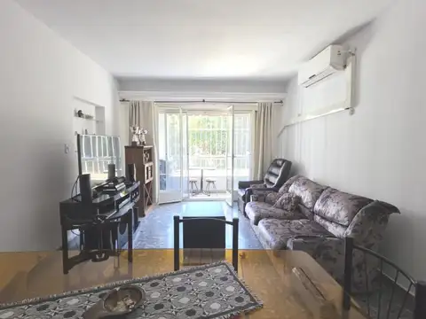VENTA 3 AMBIENTES CON BALCON CORRIDO EN FLORES