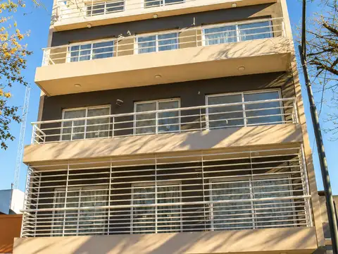 SEMIPISO AMBIENTE UNICO CONTRAFRENTE CON BALCON CORRIDO  APTO PROFESIONAL