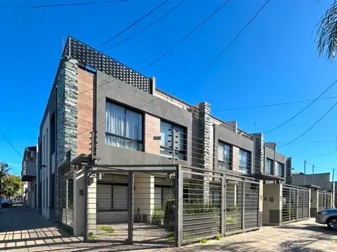 VENTA CASA 3 AMBIENTES TRIPLEX V.LUZURIAGA PERMUTA