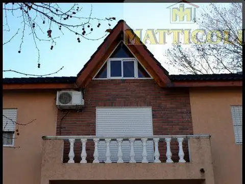 Duplex 4 ambientes con entrada de auto, altillo, patio y 2 baños en Ballester