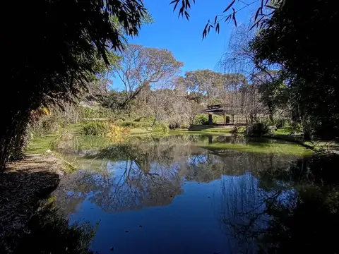 Terreno con laguna natural en Vaqueros