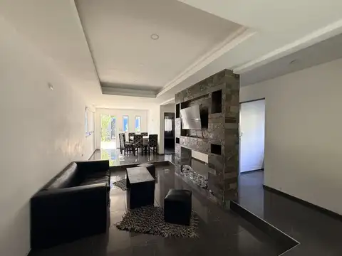 Casa en Venta en Rafael Calzada, USD 140.000