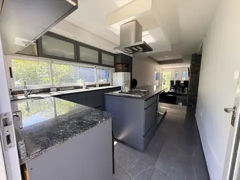 Casa a estrenar a 400 mts estación
