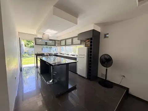 Casa 3 ambientes con 2 baños
