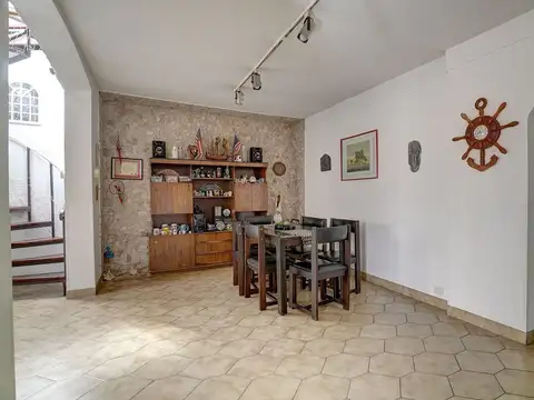 Depto Tipo Casa 5 ambientes con 2 baños