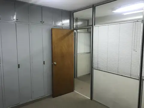 Oficina de 2 ambientes junto al Obelisco