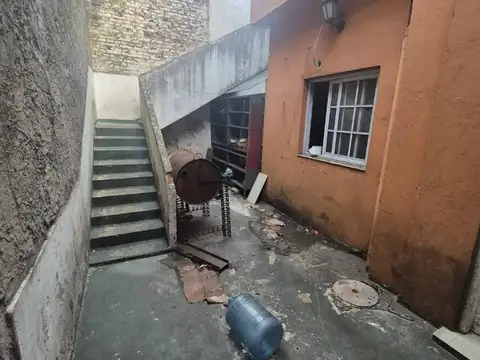 Galpon con departamento
