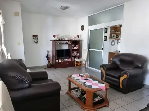 CASA 4 AMB EN VENTA ALTOS DE PODESTA CON PILETA