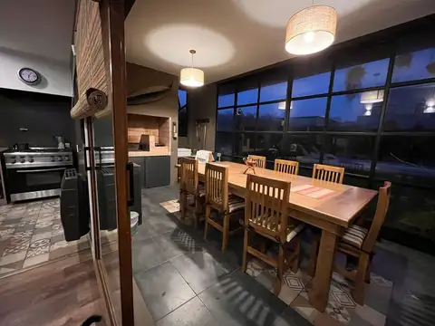 Casa 4 ambientes con 3 baños