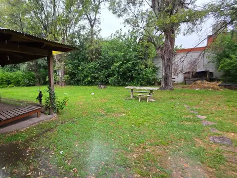 Casa Quinta en Venta con 3 dormitorios ,piscina gran lote y jardin zona Tortuguitas 1700m2 permuta