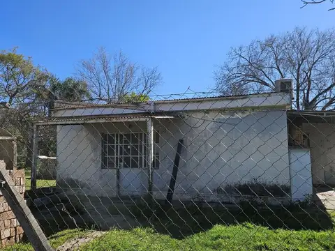 VENTA CASA A REFACCIONAR SOBRE AVENIDA