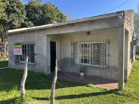 CASA DE 2 DORMITIORIO EN BARRIO SANTA TERESITA