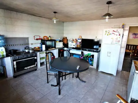 Thames al 1100 entre Pedernera y Miguel Cane