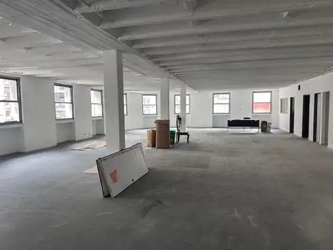 Oficina en esquina en planta libre