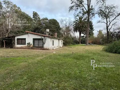 Terreno con dos casas, a refaccionar.