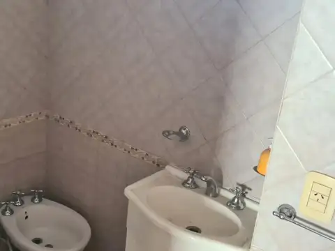 Depto Tipo Casa en Alquiler con 1 cocheras