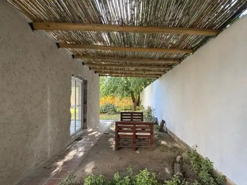 Casa en Alquiler con 2 cocheras