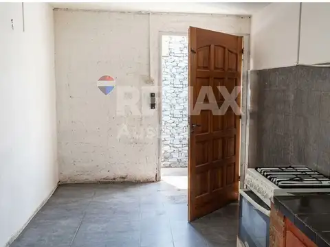 VENTA KM 8 / 2 departamentos de 3 y 1 dormitorio.