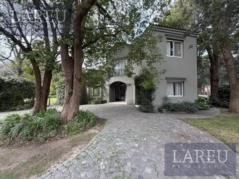 Casa en Venta - Barrio Los Laureles