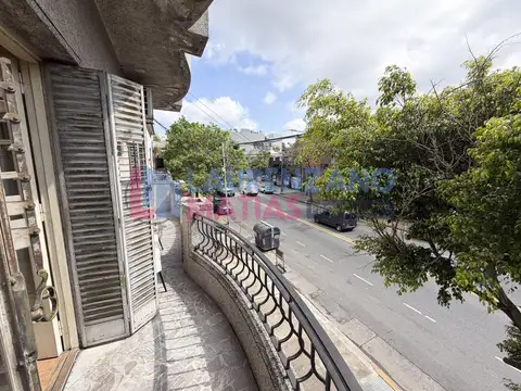 VENTA - PH 5 AMBIENTES CON BALCON, PATIO Y TERRAZA, A RECICLAR, EN VILLA PUEYRREDON