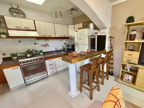 Casa 4 ambientes con 2 baños