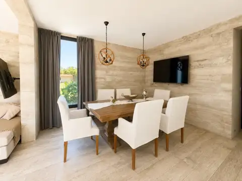 VENTA CASA DE CATEGORÍA CON FONDO AL GOLF EN HARAS DE SANTA MARÍA