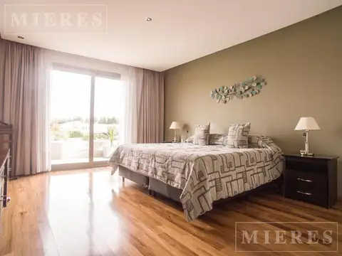 Casa 8 ambientes con 6 baños