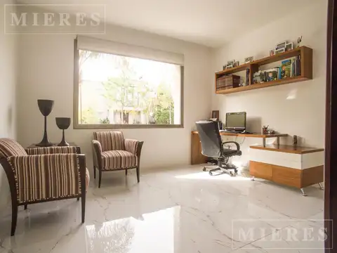 Casa en Venta con 4 cocheras